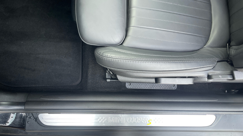 MINI Hatchback 135kW Cooper S Level 3 33kWh 3dr Auto Electric Hatchback